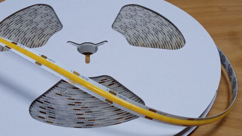 LED pásek COB 12V-9,6W/m 2700-3200K IP20