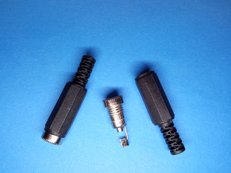 Napájecí konektor pájecí F (samice)