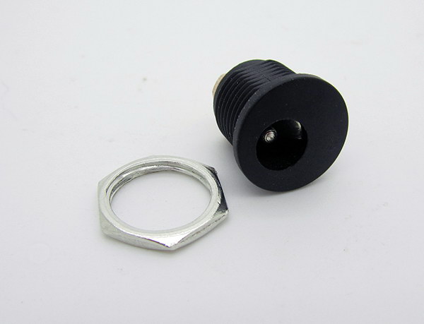 Přístroj. napájecí konektor F izolovaný 5,5/2,1mm