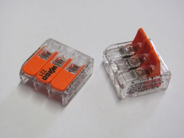 Svorka 221-413,3 vodiče,páčka,max.4mm2-32A,transp.